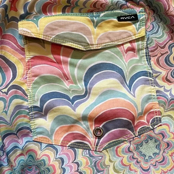 RVCA elastic waist shorts with psychedelic crazy pattern men’s small - Picture 3 of 7